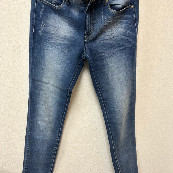 KanCan size 15/31. Great shape. Non distress. - Picture 1 of 4